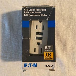 -Eaton Trusb5A 15W Combination with Dual USB Chargers Color White